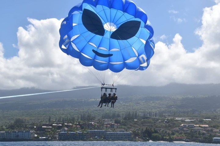 a parachute is flying in the air